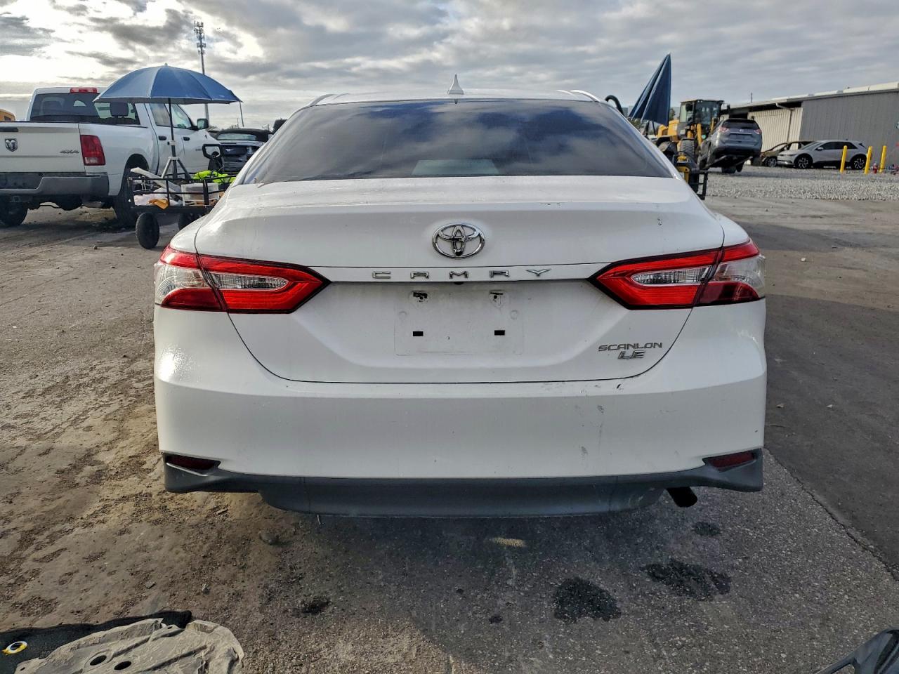 Toyota Camry L Image 3