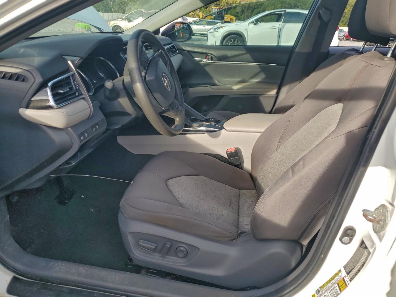 Toyota Camry L Image 2