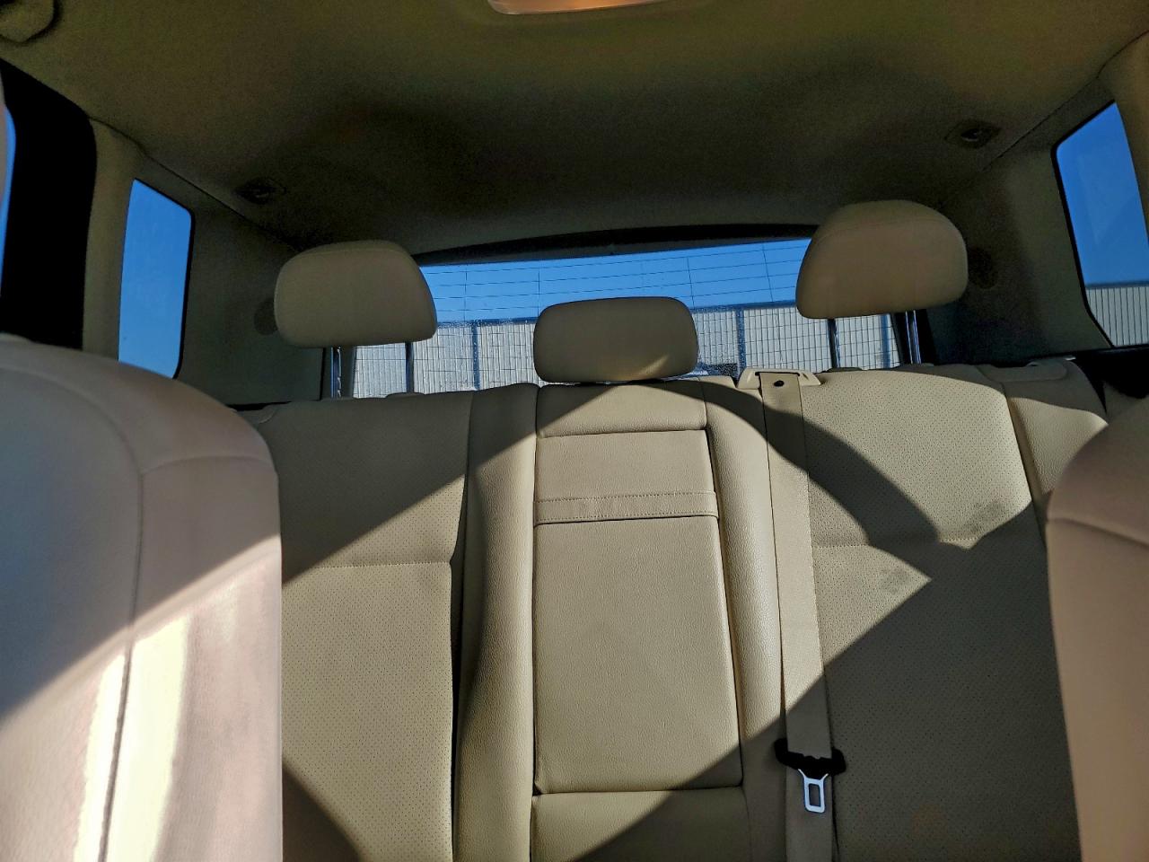 Mercedes-Benz GLK 350 Image 11