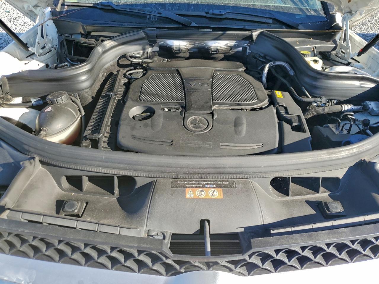 Mercedes-Benz GLK 350 Image 2