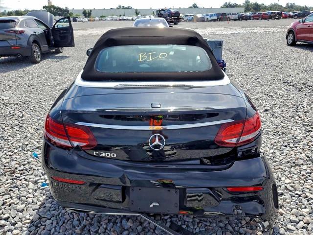 Mercedes-Benz C-Class 300 Image 9