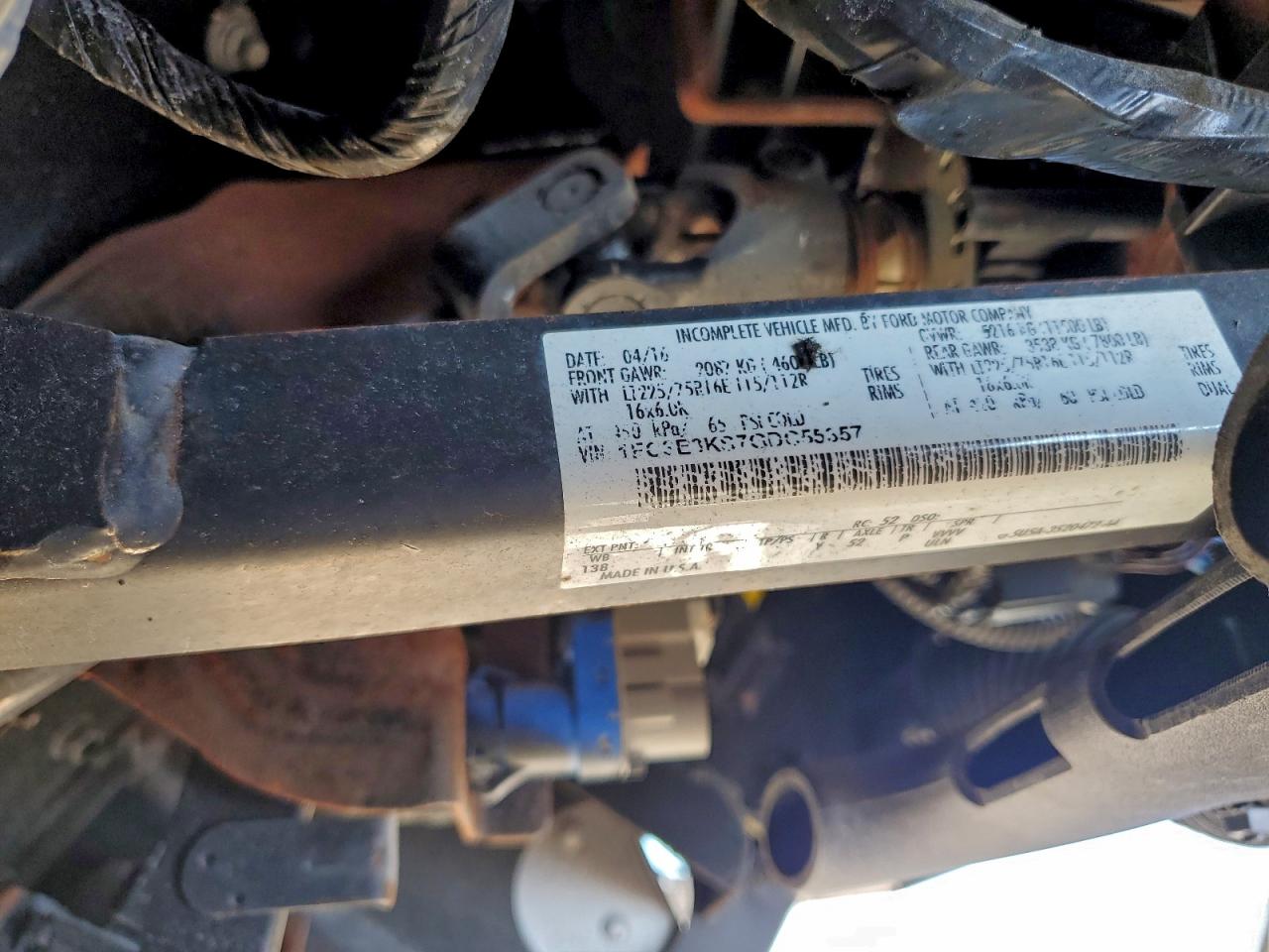 Ford Econoline E350 Super Duty Stripped Chassis Image 12