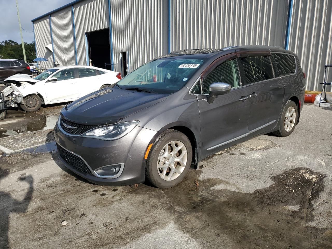 Chrysler Pacifica Limited Image 1