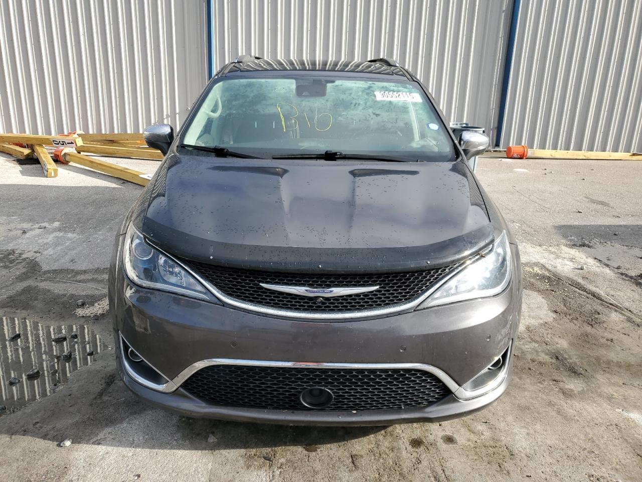 Chrysler Pacifica Limited Image 5