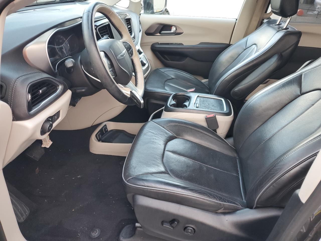 Chrysler Pacifica Limited Image 10