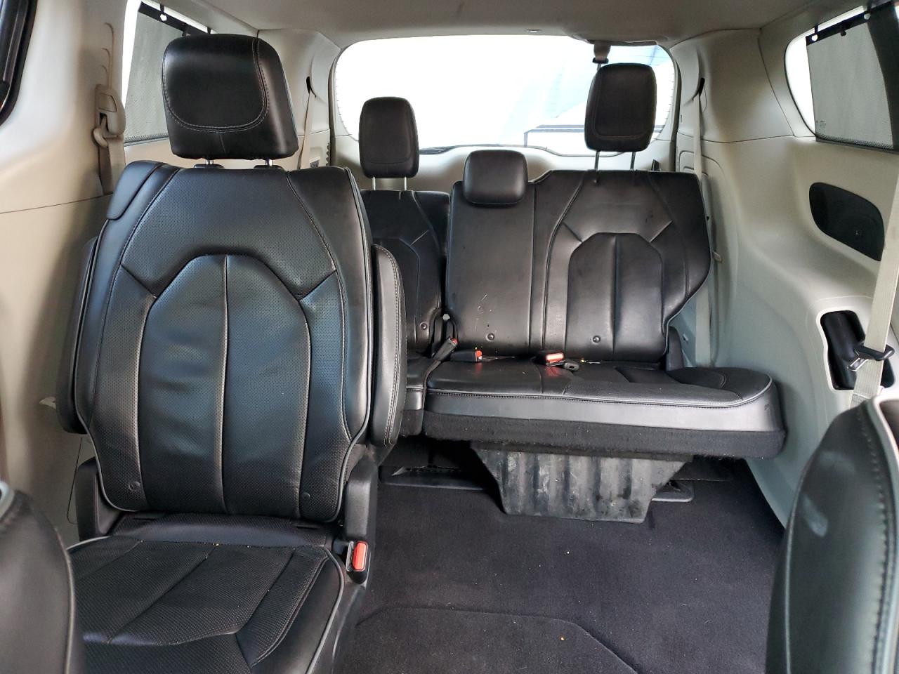 Chrysler Pacifica Limited Image 13