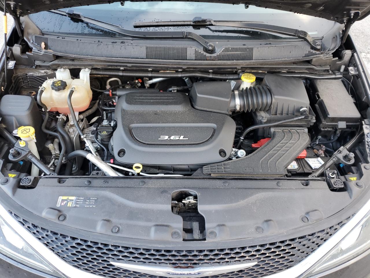 Chrysler Pacifica Limited Image 8