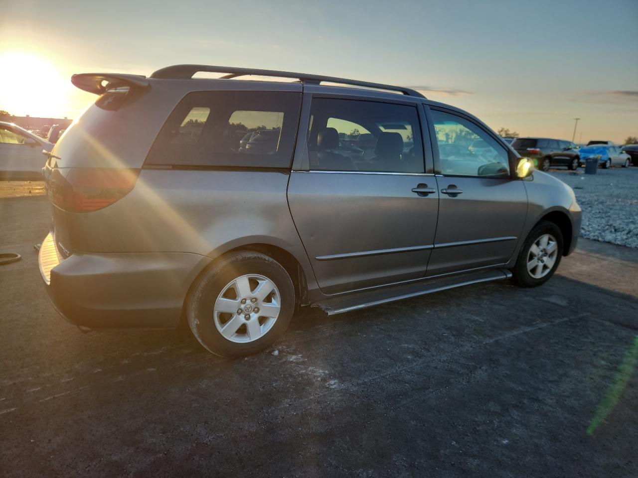 Toyota Sienna Xle Image 2