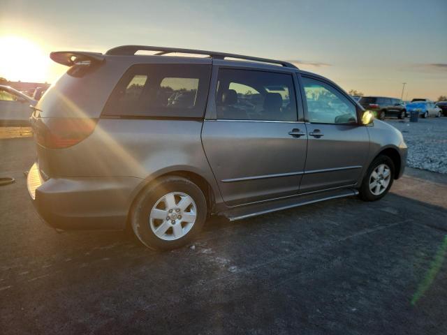 Toyota Sienna Xle Image 2