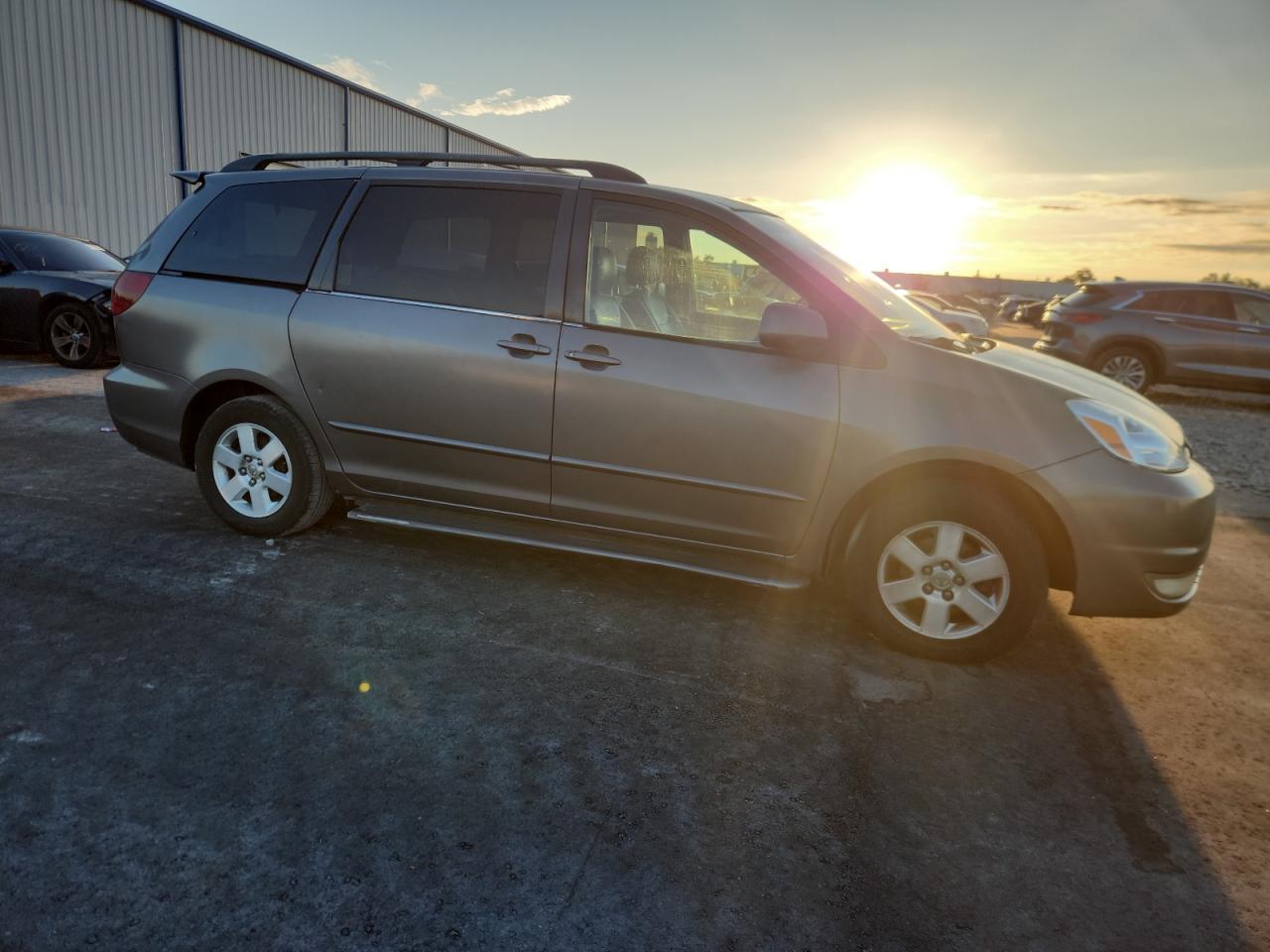 Toyota Sienna Xle Image 3