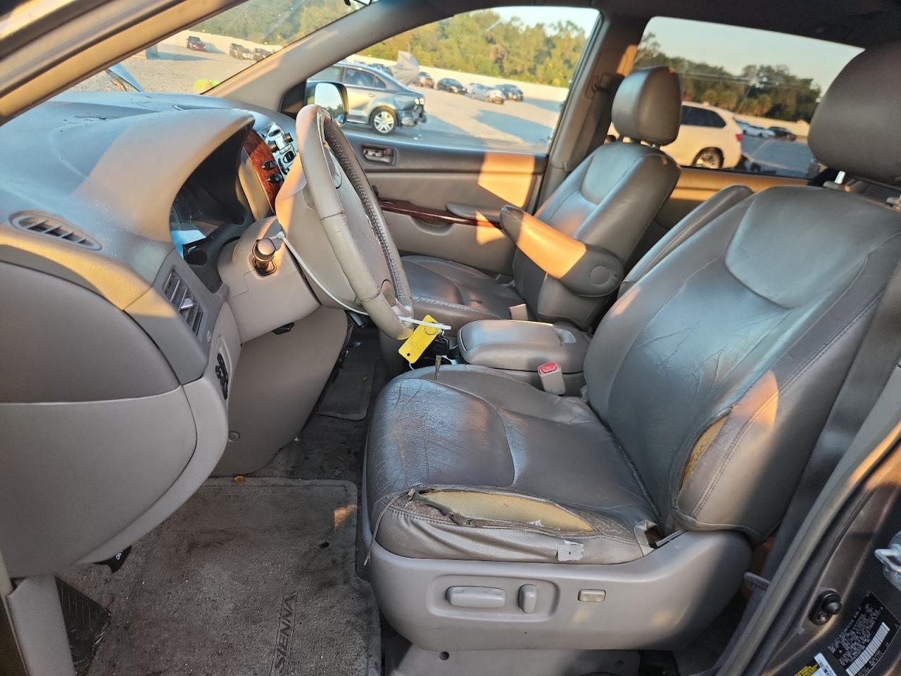 Toyota Sienna Xle Image 9