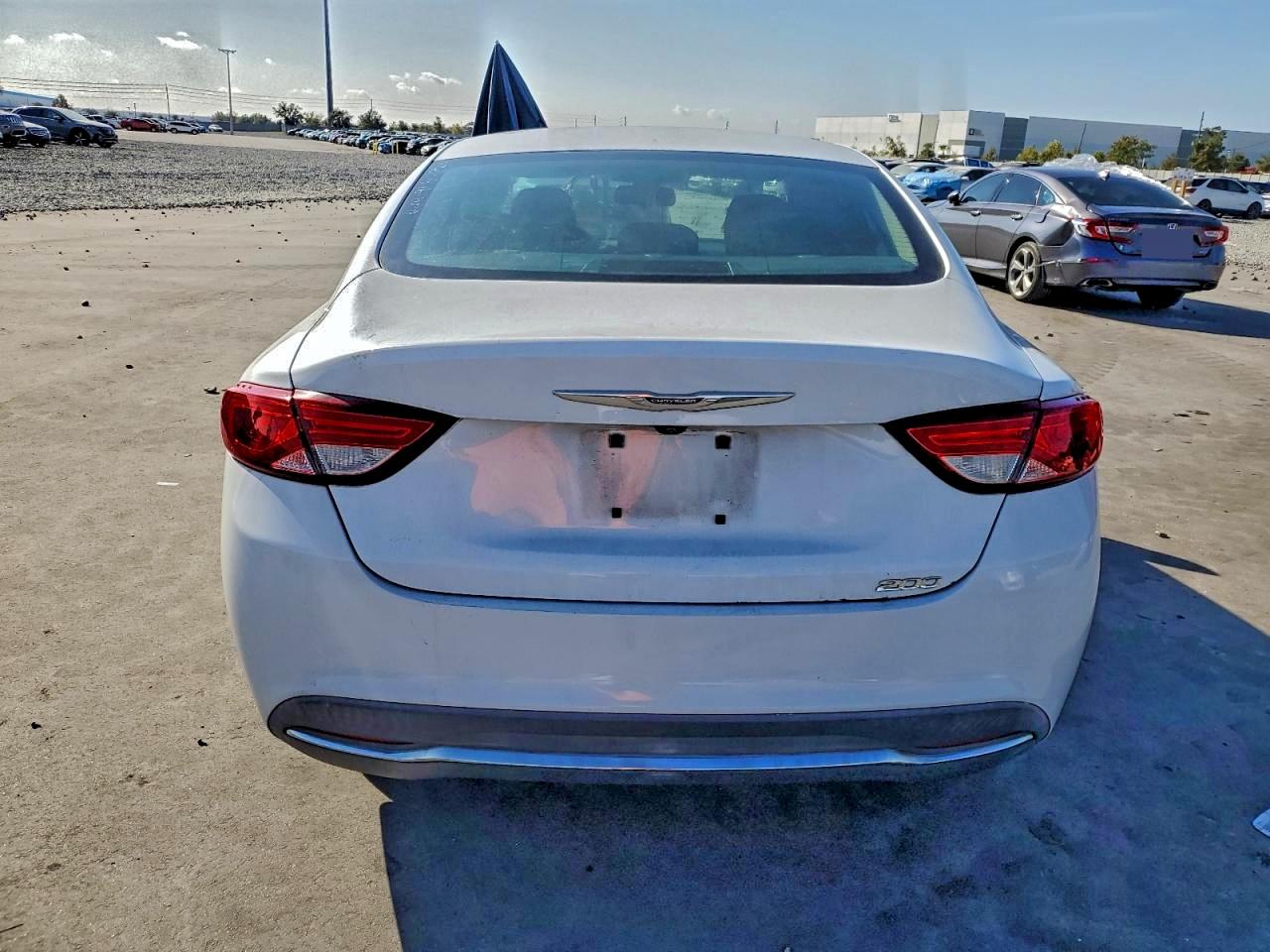 Chrysler 200 Limited Image 8