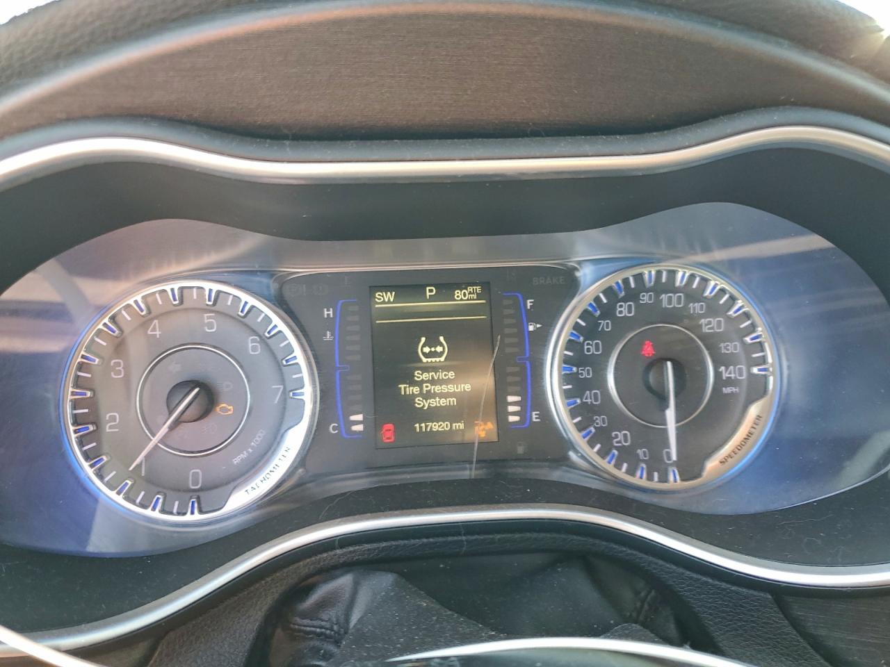 Chrysler 200 Limited Image 4