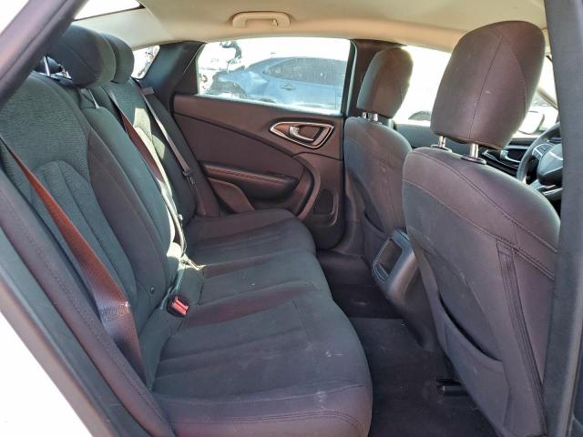 Chrysler 200 Limited Image 12