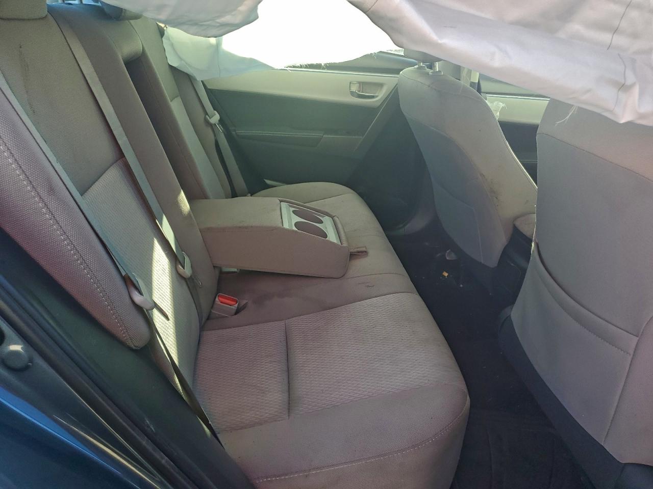 Toyota Corolla L Image 2