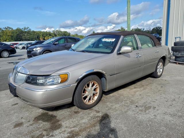  Salvage Lincoln Towncar