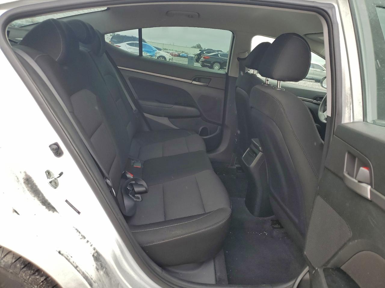 Hyundai ELANTRA Sel Image 5