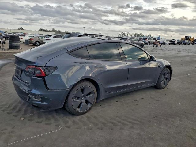 Tesla Model 3 Image 5
