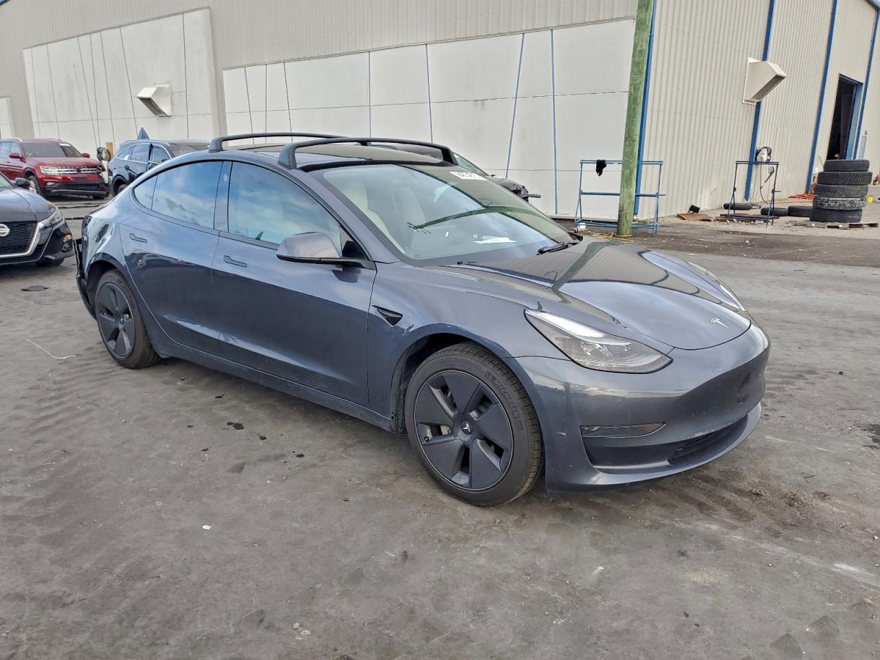 Tesla Model 3 Image 7
