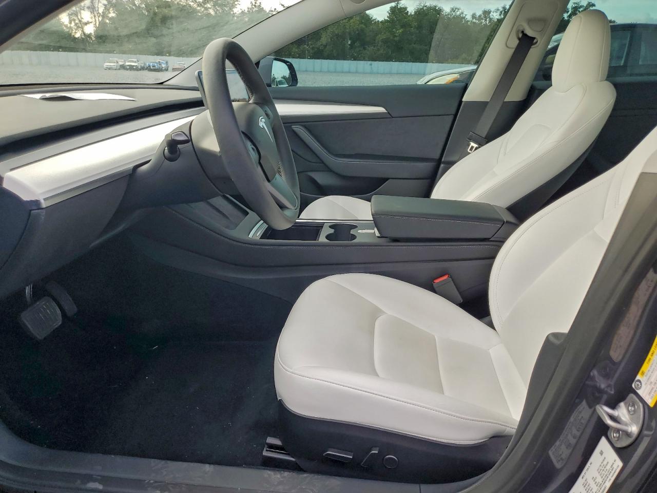 Tesla Model 3 Image 9