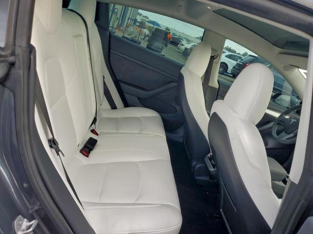 Tesla Model 3 Image 3