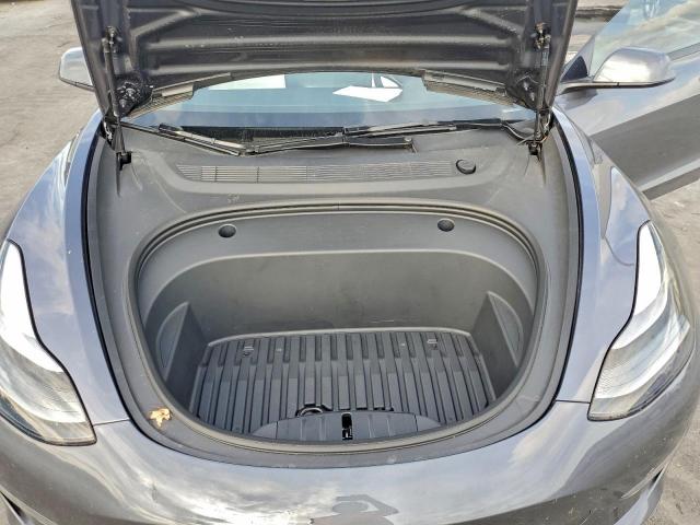 Tesla Model 3 Image 6