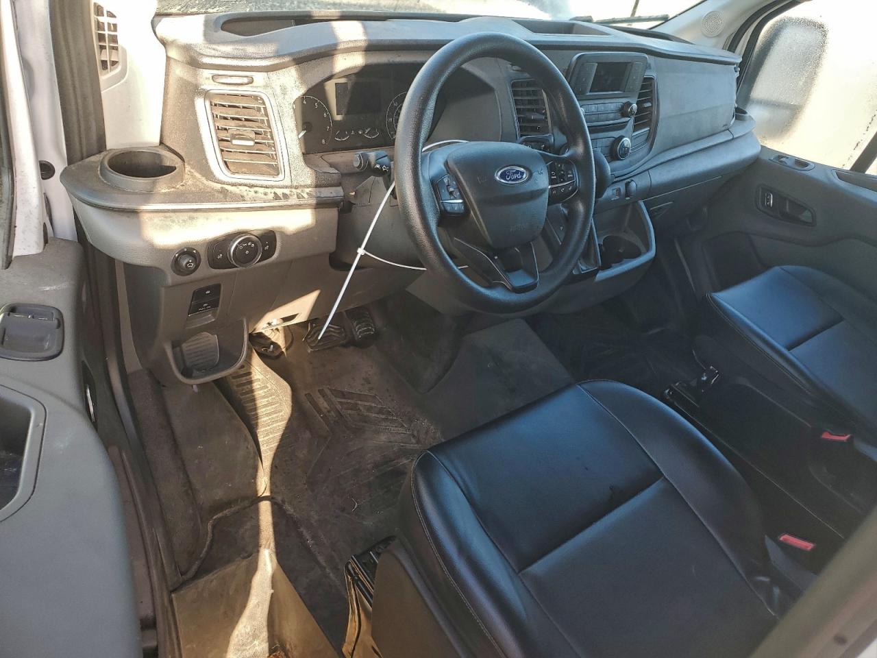 Ford Transit T-250 Image 6