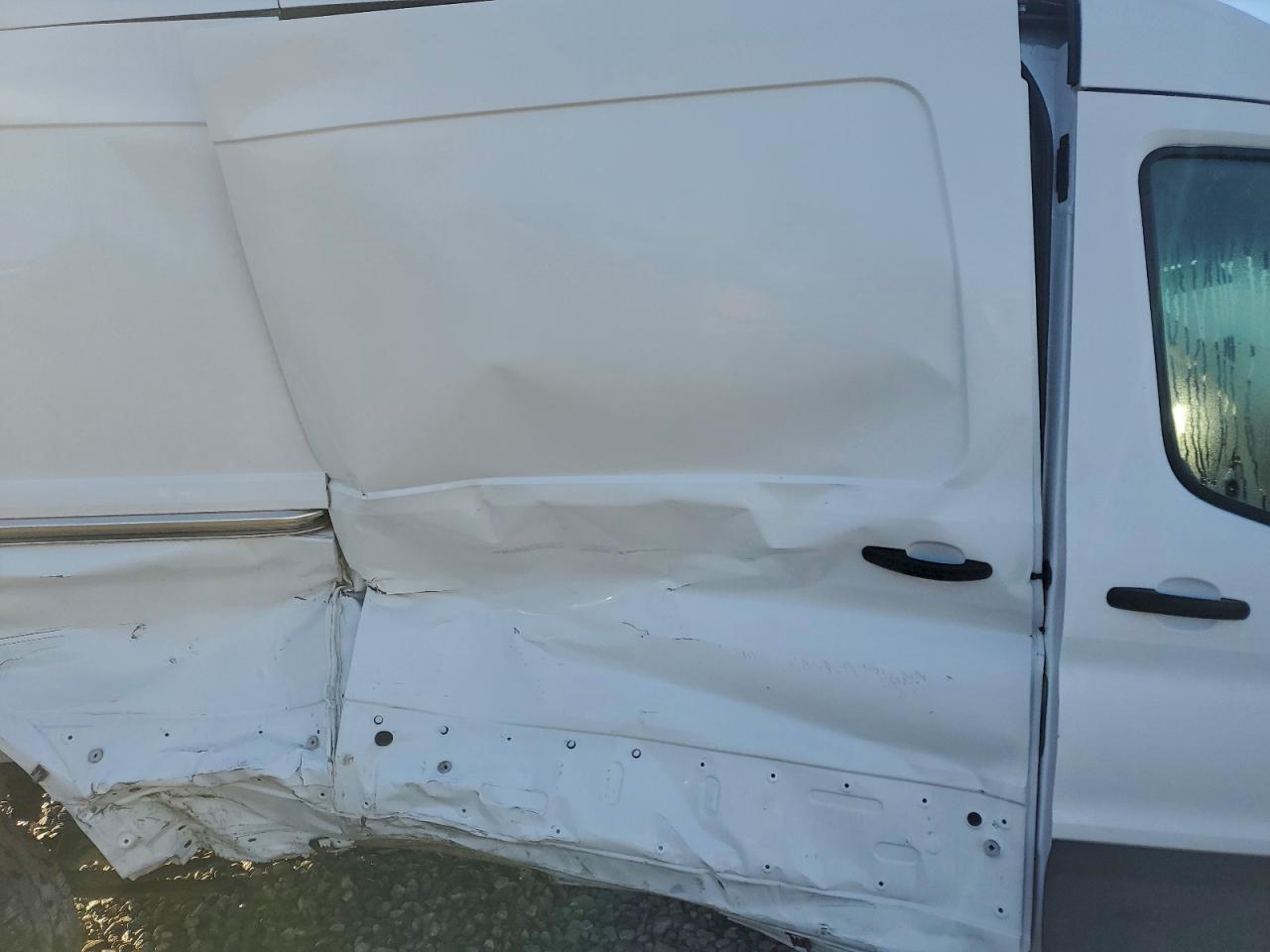 Ford Transit T-250 Image 2