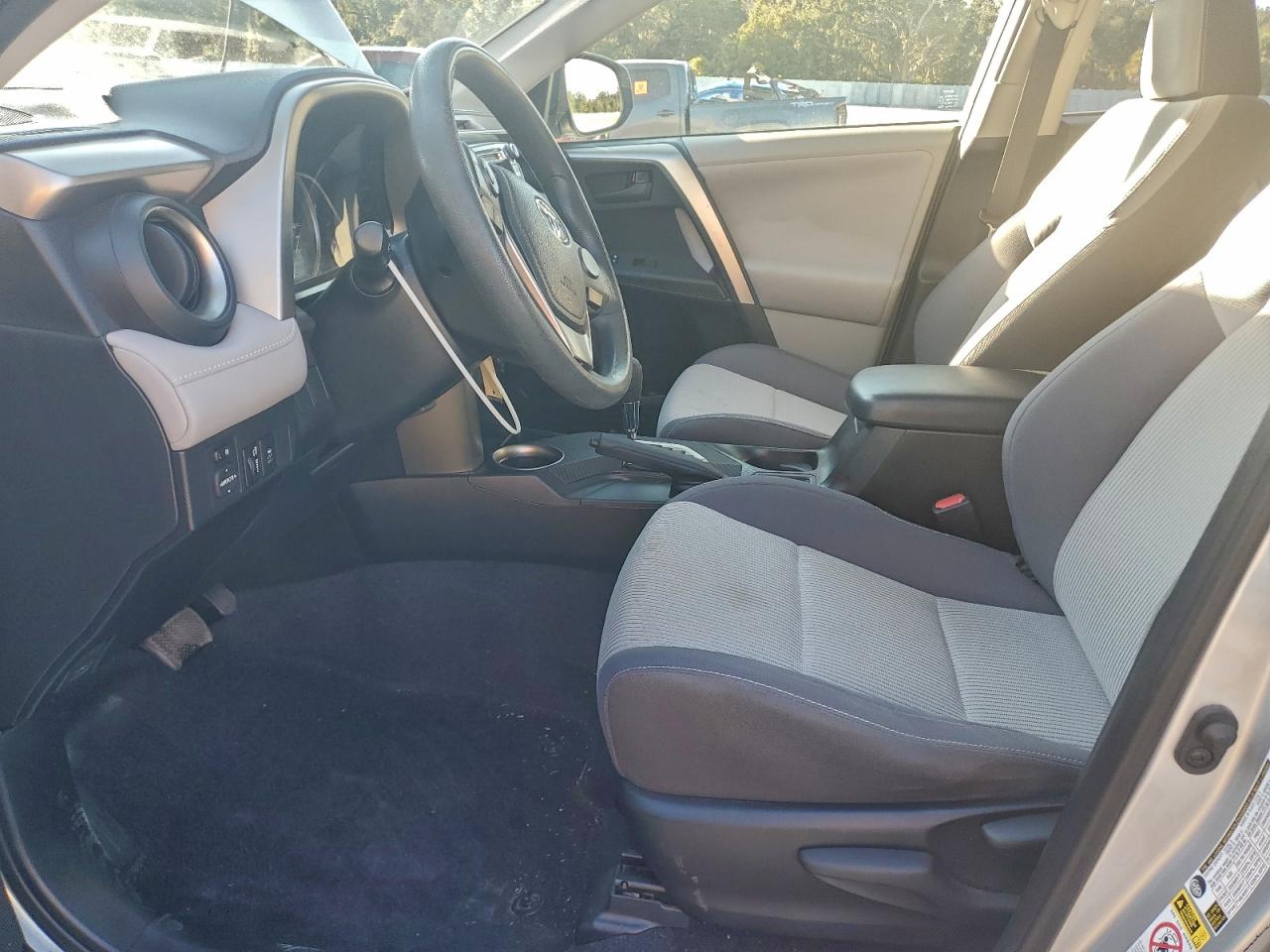 Toyota RAV4 Xle Image 9