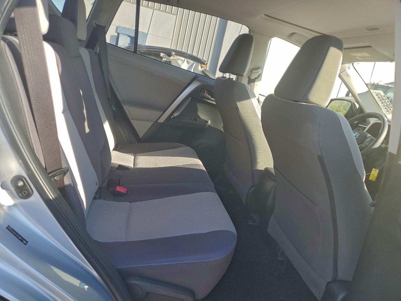 Toyota RAV4 Xle Image 2