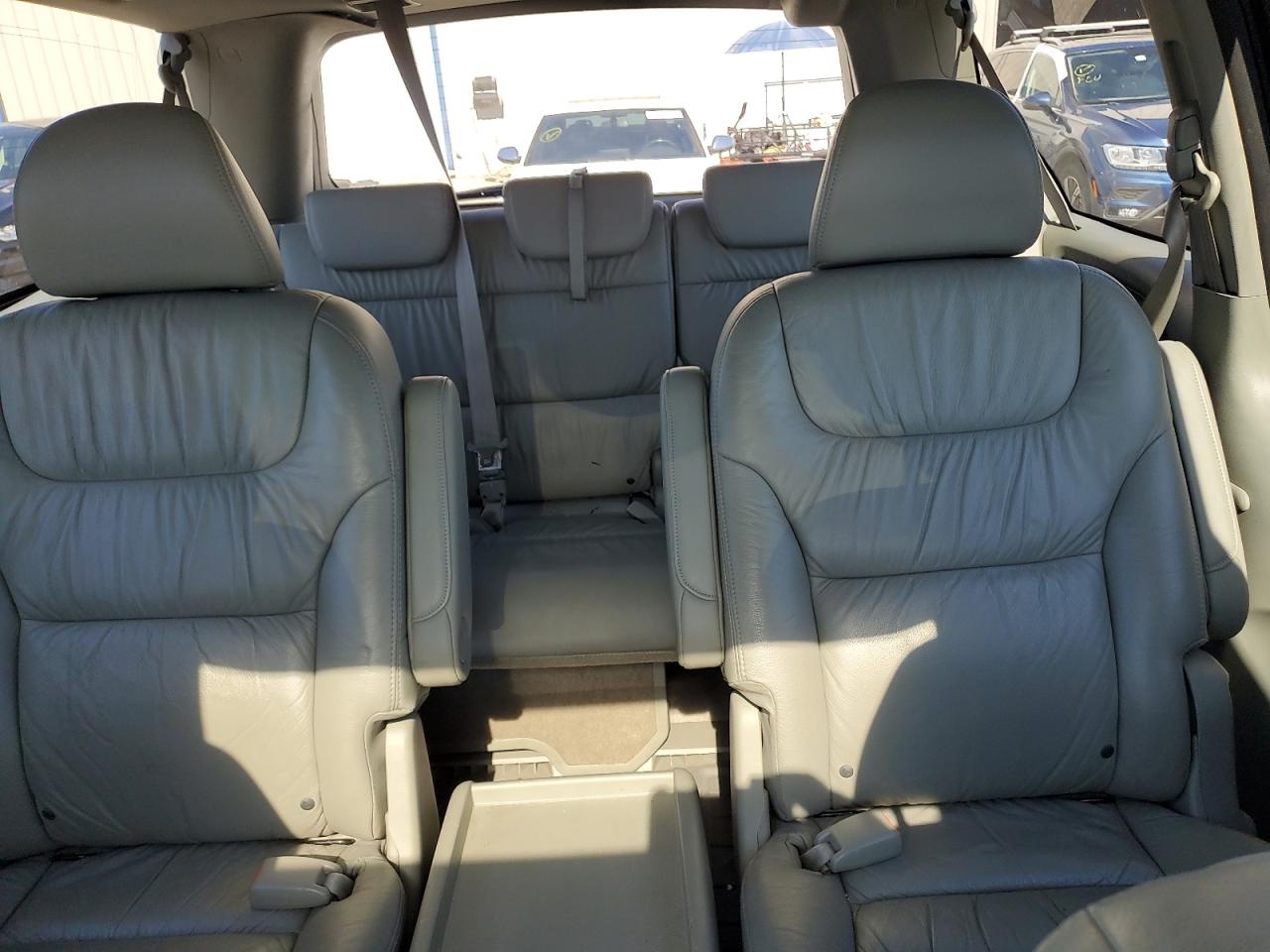 Honda Odyssey Touring Image 2
