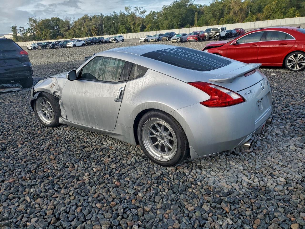 Nissan 370Z Base Image 4