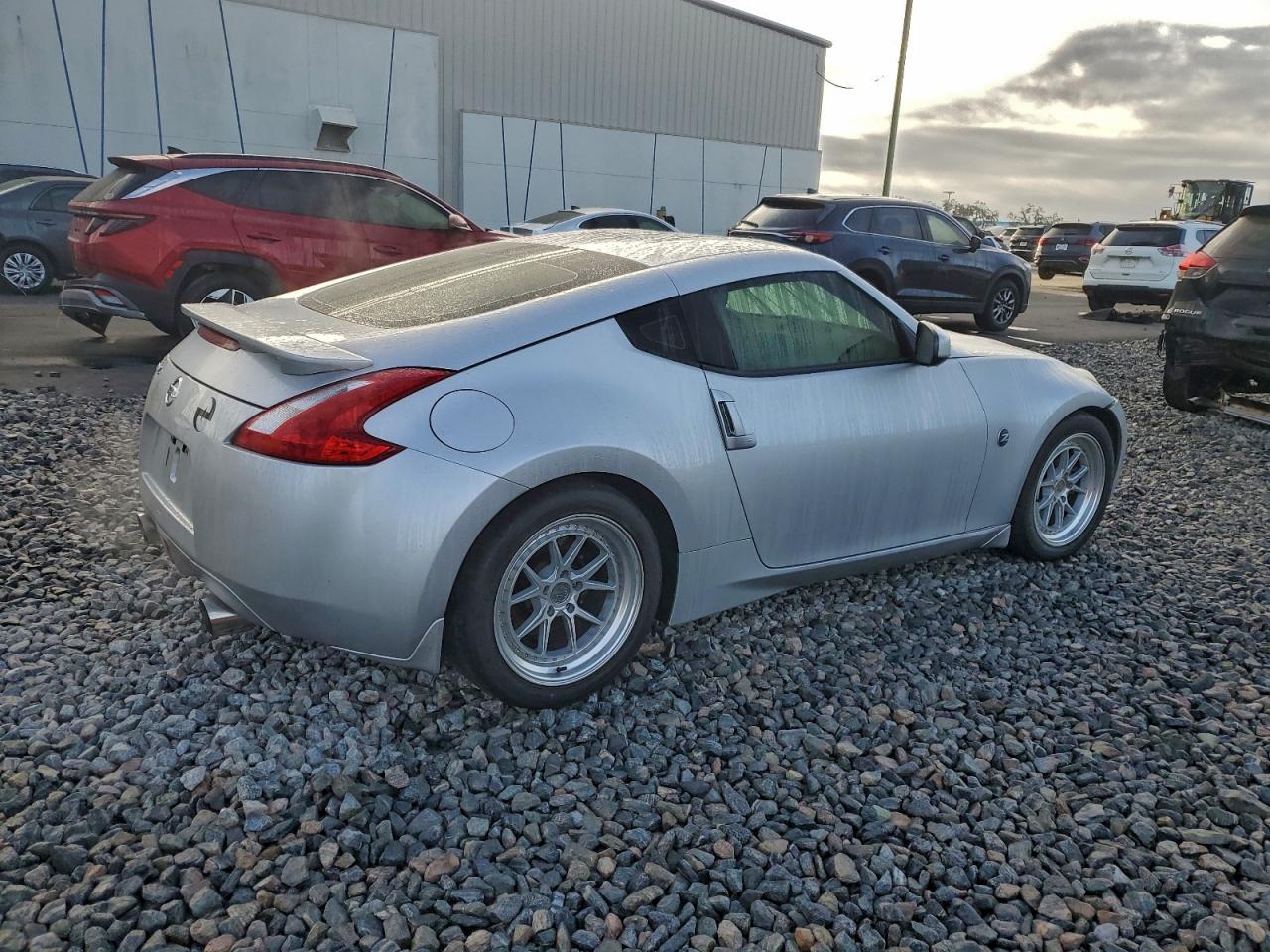 Nissan 370Z Base Image 2