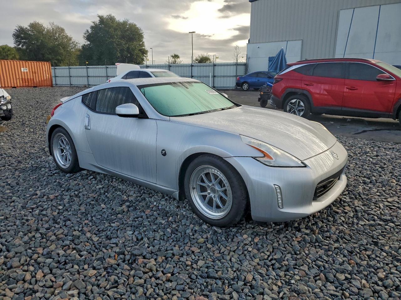 Nissan 370Z Base Image 6