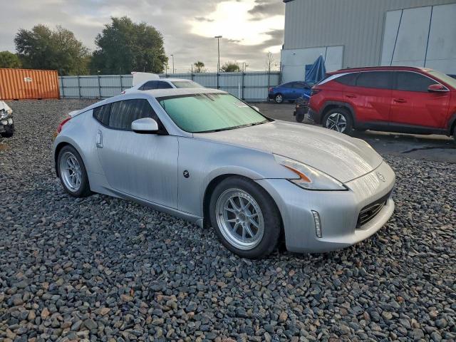Nissan 370Z Base Image 6
