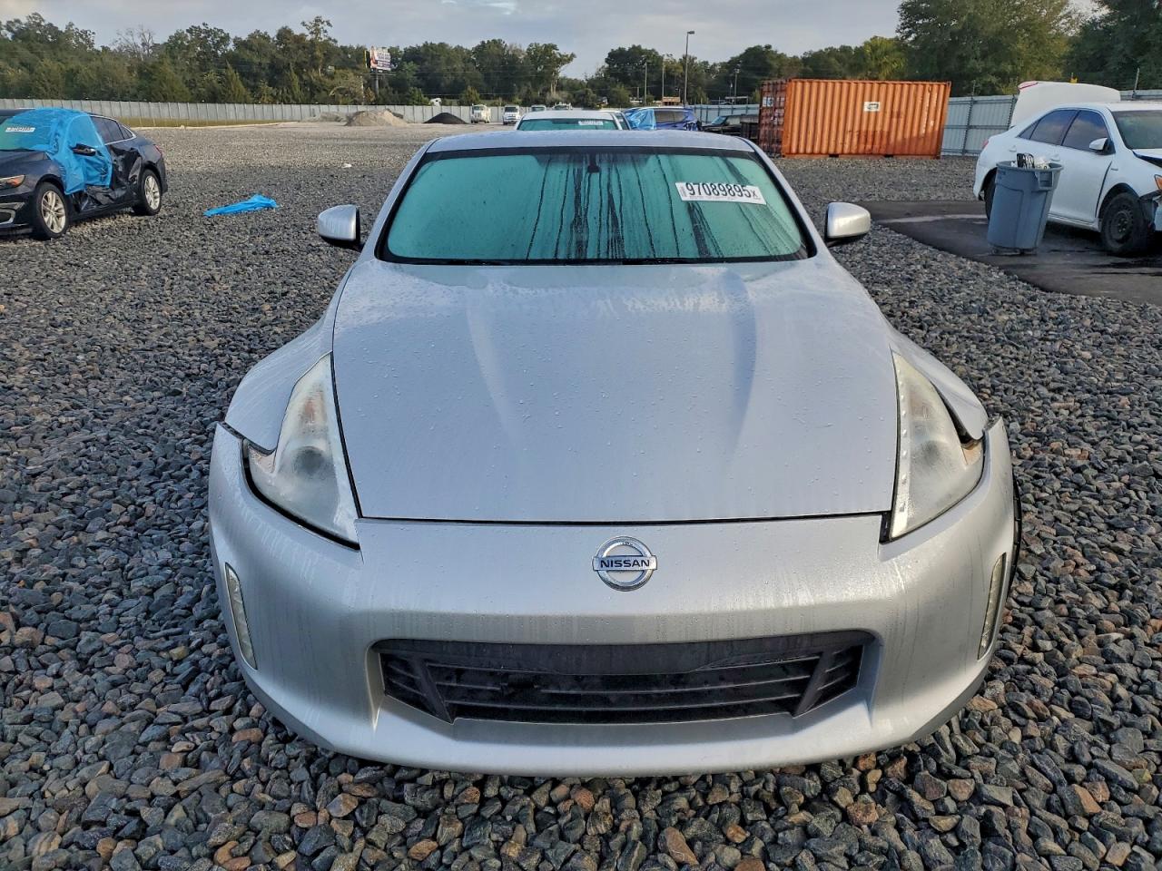 Nissan 370Z Base Image 10