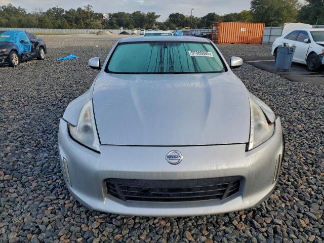 Nissan 370Z Base Image 10