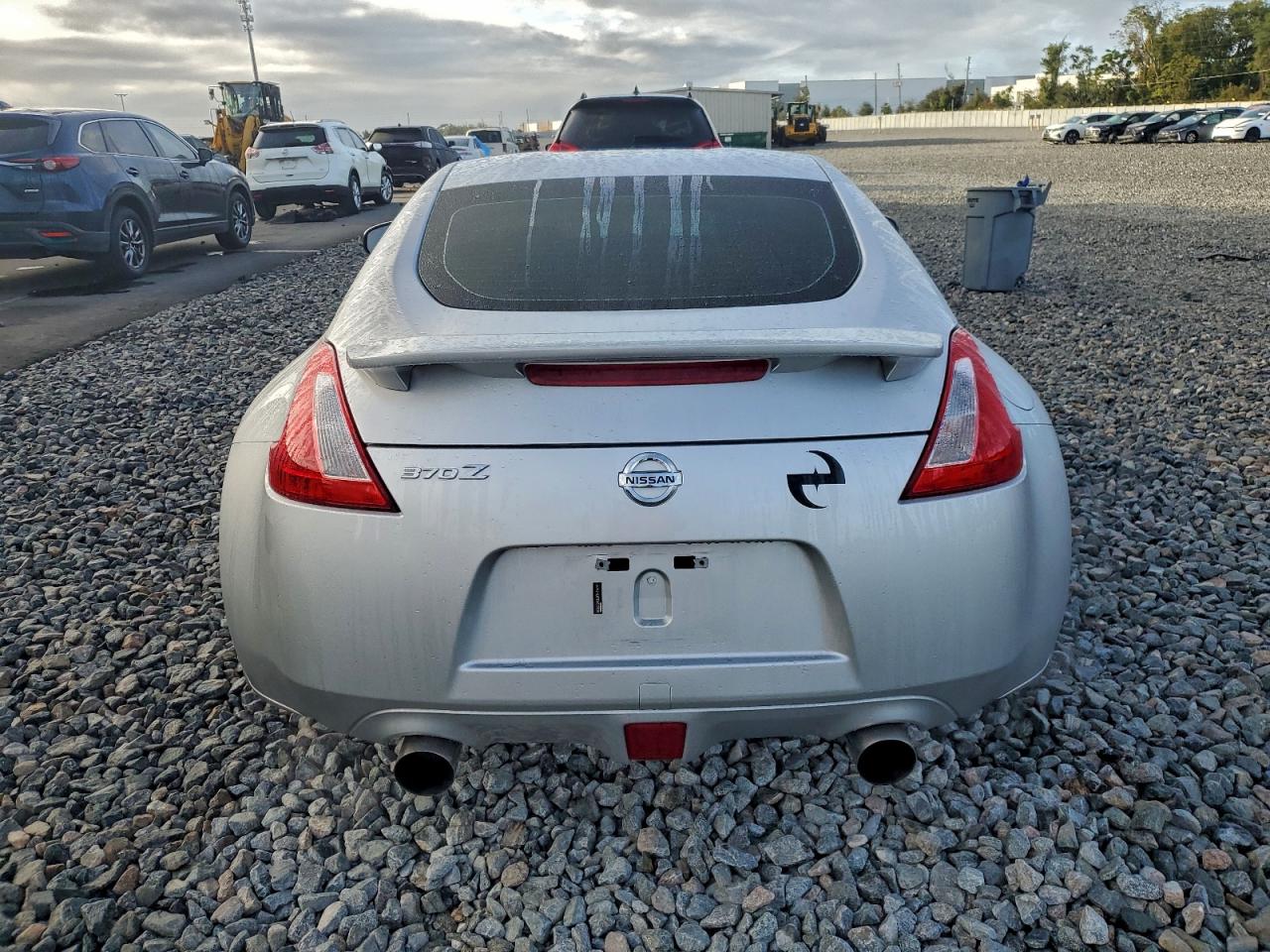 Nissan 370Z Base Image 5