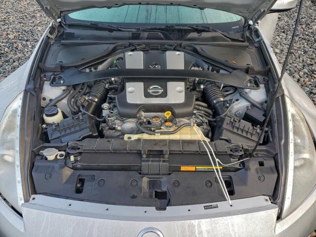 Nissan 370Z Base Image 12