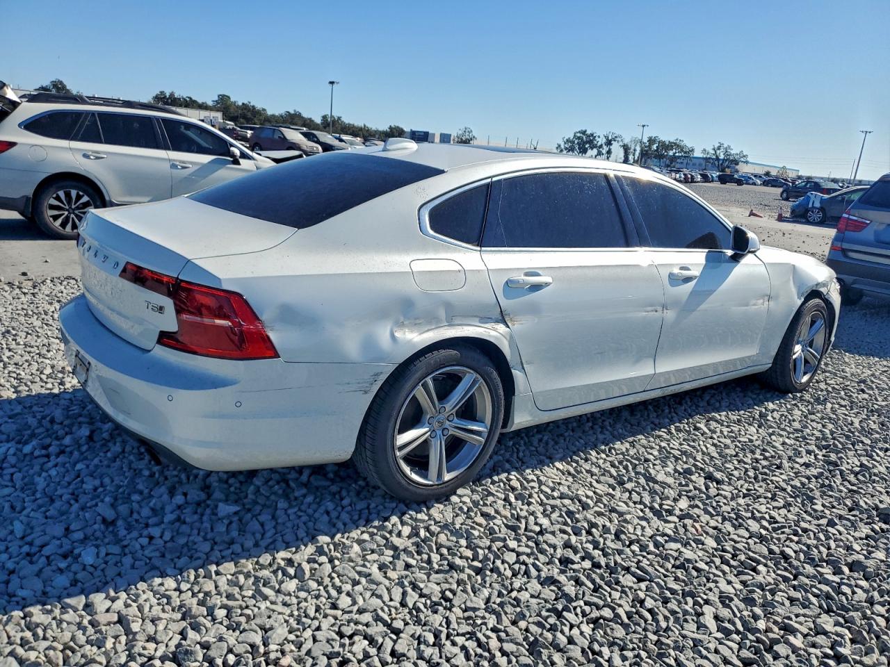 Volvo S90 T5 Momentum Image 3