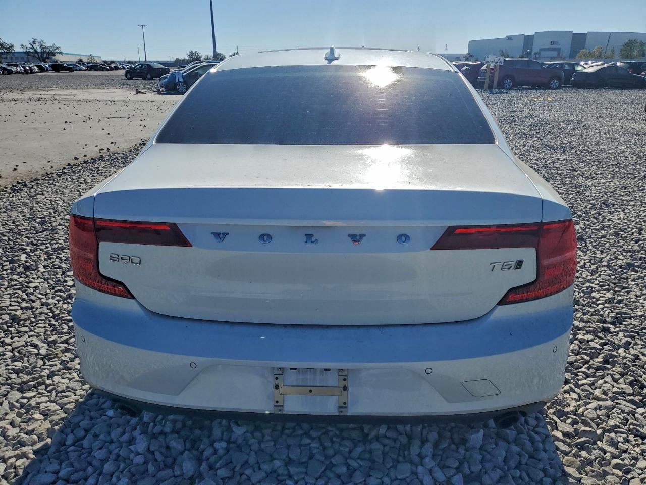 Volvo S90 T5 Momentum Image 2