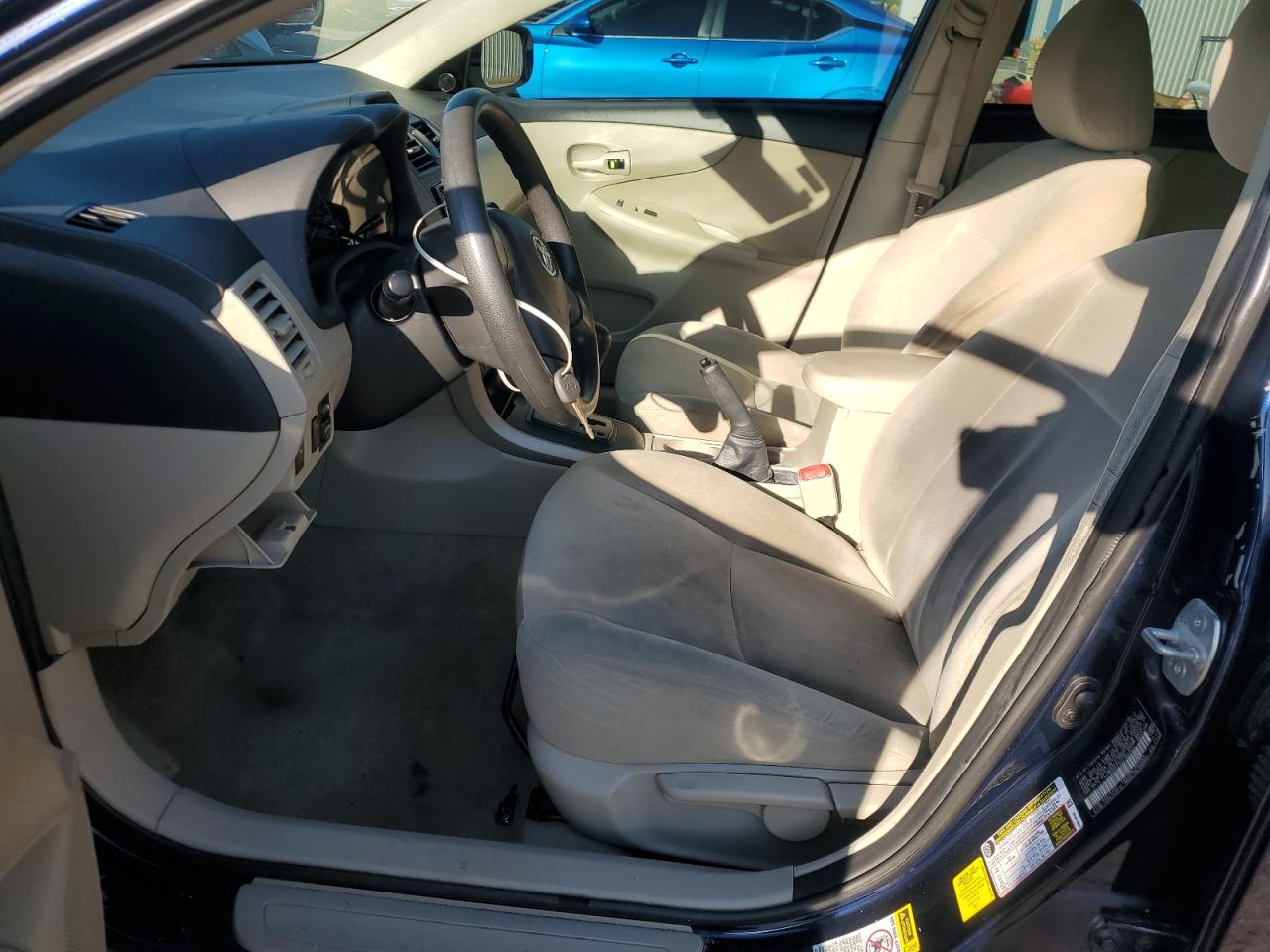 Toyota Corolla Base Image 12