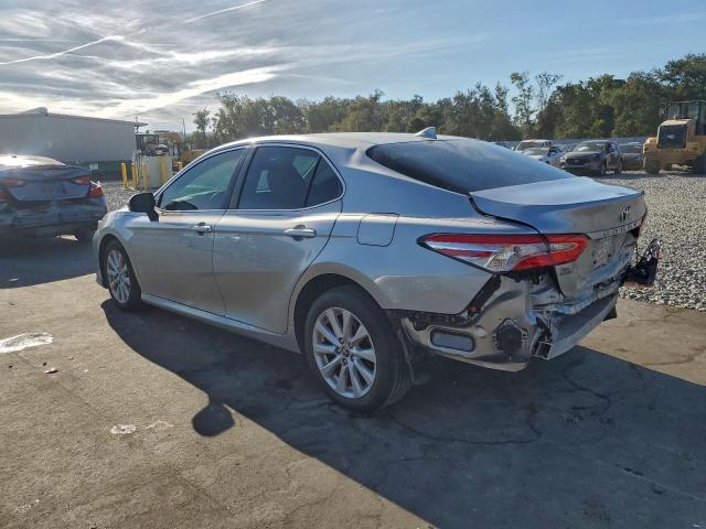 Toyota Camry L Image 2