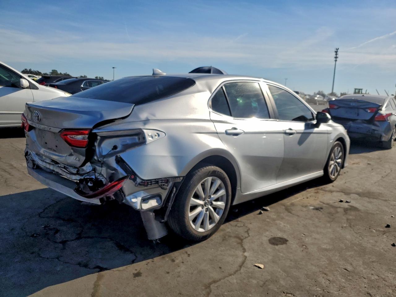 Toyota Camry L Image 4