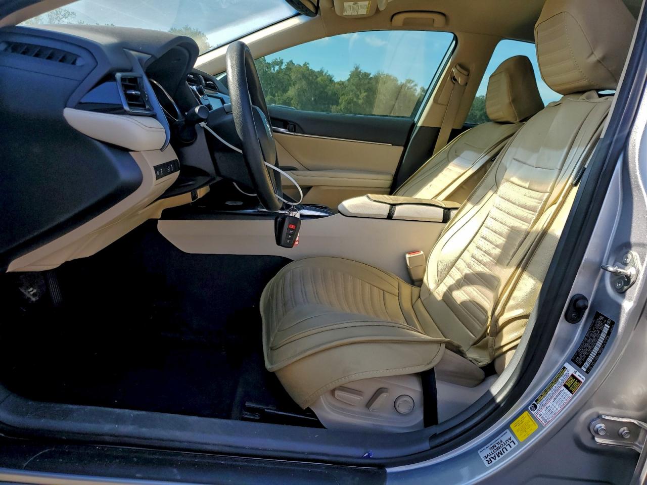 Toyota Camry L Image 3
