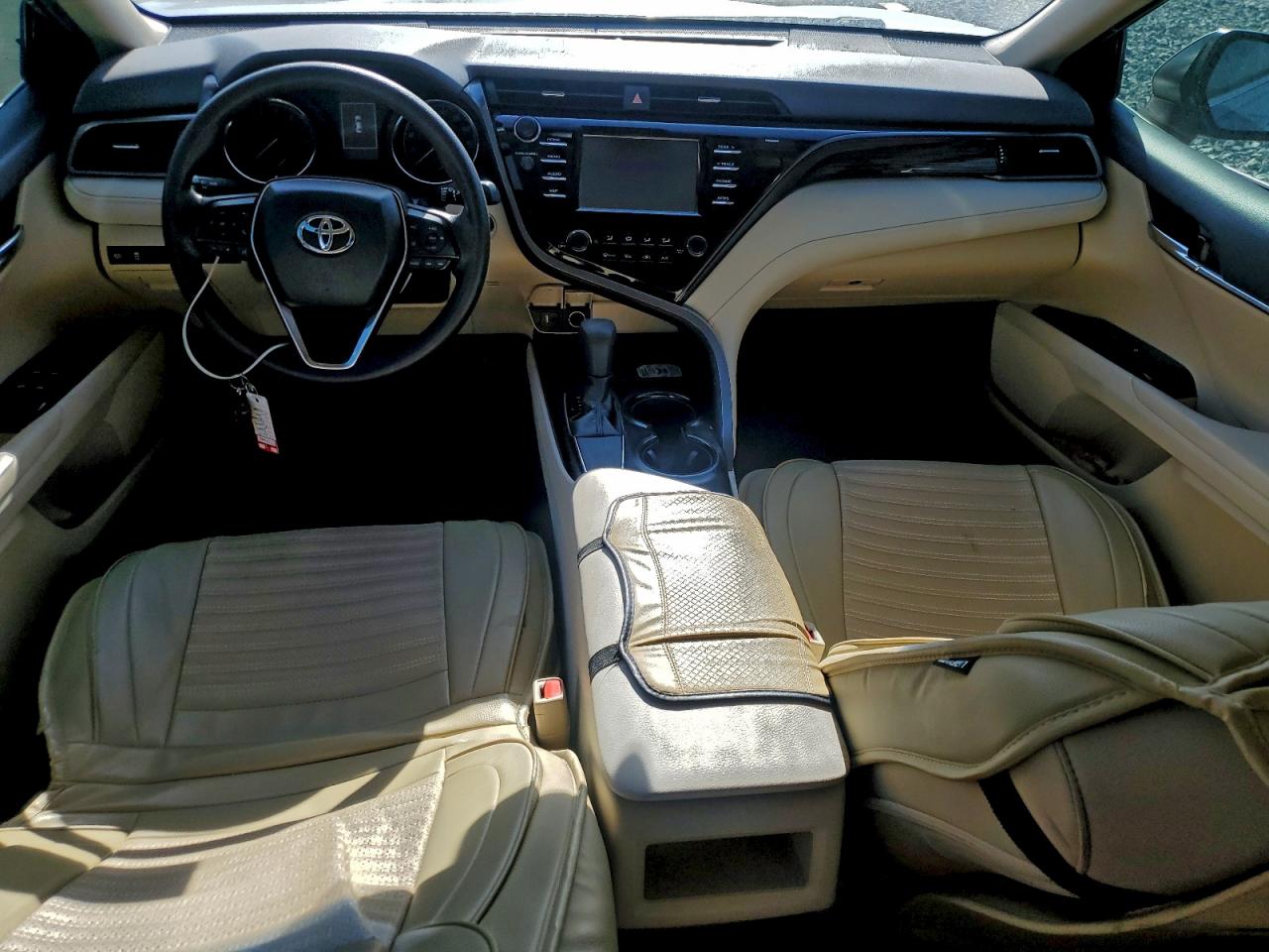 Toyota Camry L Image 6