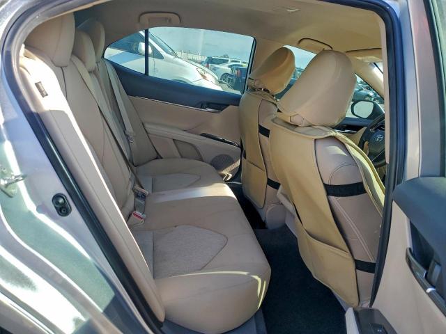 Toyota Camry L Image 9