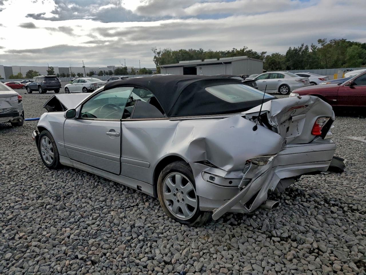 Mercedes-Benz Clk-class 320 Image 11