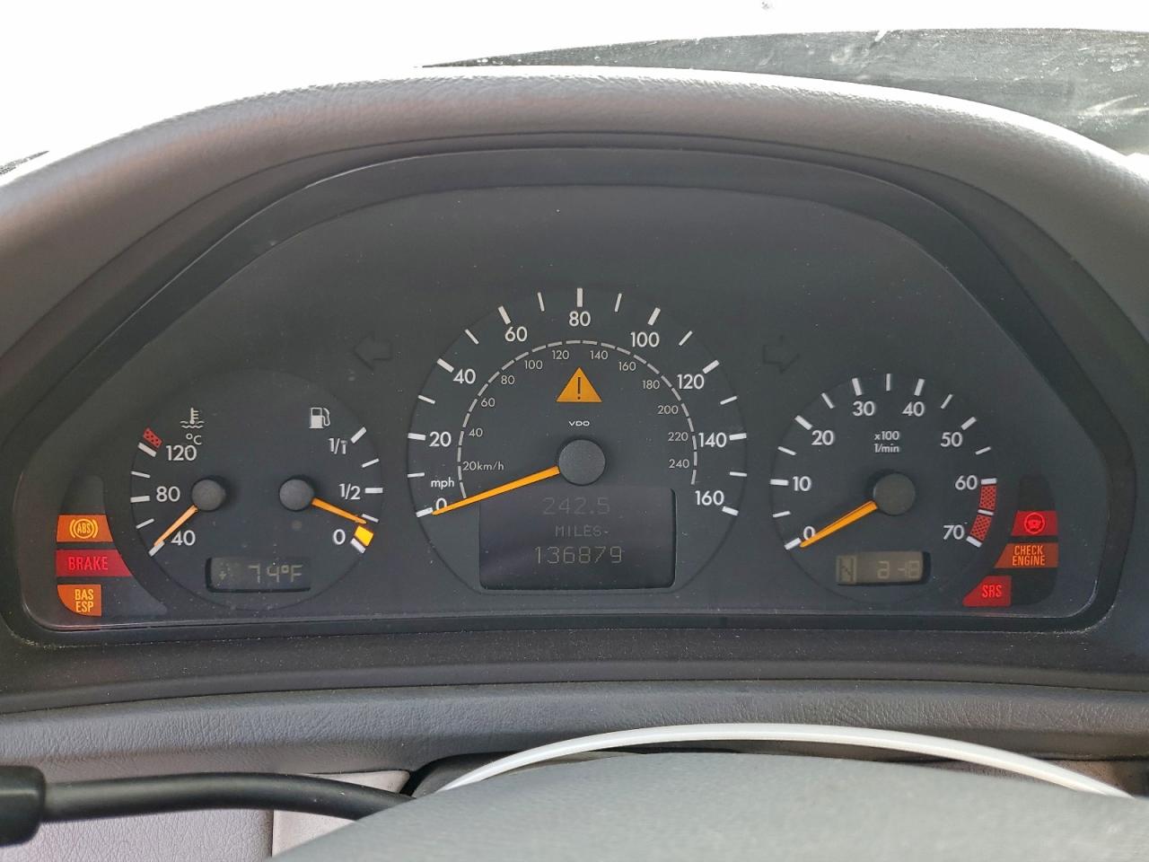 Mercedes-Benz Clk-class 320 Image 9