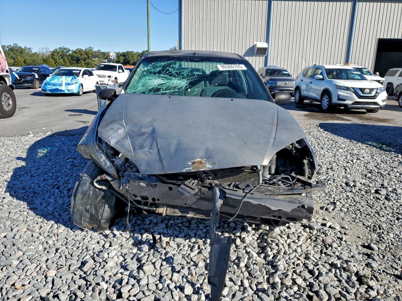 Ford Focus Zx4 Image 6